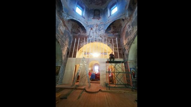 25.11.2025 В древнем храме, Батюшка строит иконостас смотреть онлайн