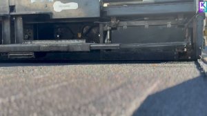 На улице Молодежной укладывают финишный слой асфальта