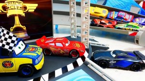 МУЛЬТИКИ ПРО МАШИНКИ 🚗 МОЛНИЯ МАКВИН И ТРАЕКТОРИЯ ПОБЕДЫ. ✌️АДРЕНАЛИН НА КОЛЁСАХ 🚙🚙🚙