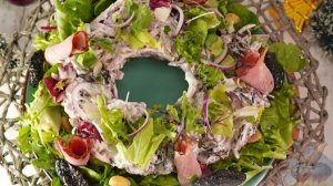 Рождественский венок. САЛАТ С ВЕТЧИНОЙ, ЧЕРНОСЛИВОМ И МИНДАЛЁМ