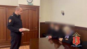 В Красноярске полицейские благодаря помощи таксиста вернули обманутой аферистами бабушке 4,7 млн руб