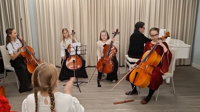 Анна Вайханская в составе ансамбля виолончелистов Cascatta, руководитель Екатерина Горюнова