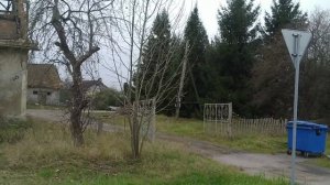 Провинциальная прогулка в провинции вид на полуразрушенный дом