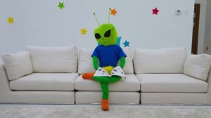 Влад и Никита Сколько шариков нужно, чтобы это взлетело   Крутые научные эксперименты