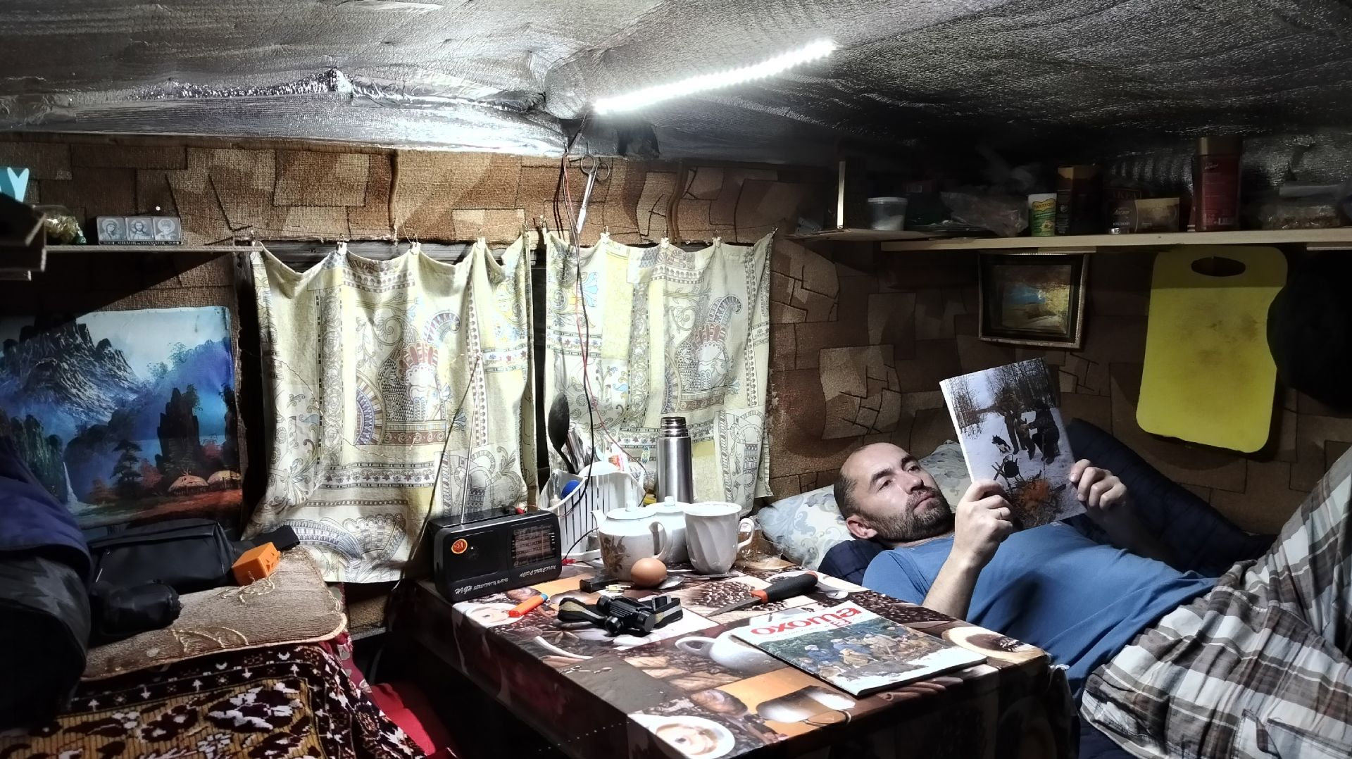 ВЕРНУЛСЯ В ИЗБУ СПУСТЯ МЕСЯЦ. ОТКРЫВАЮ КАПКАНЫ НА КУНИЦУ смотреть онлайн