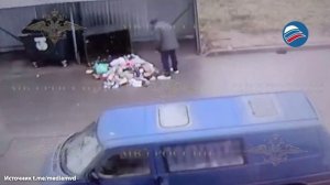 Житель Чувашии жестоко избил знакомого и закопал в мусорном контейнере