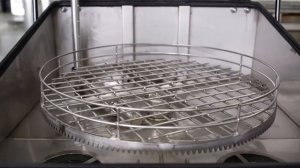 Очистка деталей двигателя в автоматической (струйной) мойке деталей