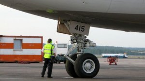 СК начал проверку после вынужденной посадки пассажирского самолета в Иркутске