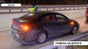 🚨 Хаос на Горьковском: внедорожник с прицепом развернуло посреди дороги!