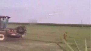 В Дурке комбайнер гоняется за ТЦК! (Архив)