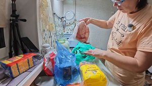 Деваться некуда. Вставили новое окно а после за покупками. Жизнь простых людей