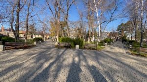 Небольшой, но уютный парк в Приморско-Ахтарске. Конец ноября