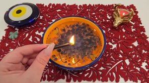 Гадание на свече: что сейчас происходит💯 у вас за спиной😱 свеча расскажет все❗