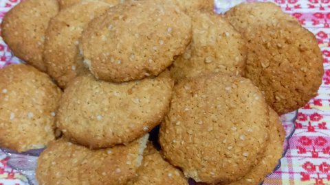 Классическое домашнее овсяное печенье со сливочным вкусом.