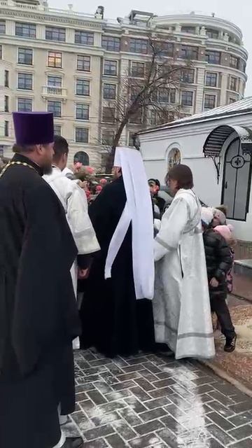 Воспитанники Воскресной школы торжественно встретили архиерея смотреть онлайн