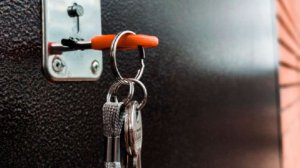 Суд в Благовещенске оставил квартиру обманутой пенсионерки за новой владелицей