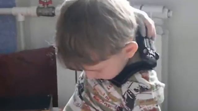 Алёша рисует 14.03.2012.MOV