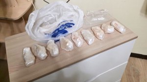 В Югре наркодилер ранил двух полицейских