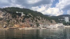 Скала Парус, санаторий, где отдыхали космонавты - вид с моря.