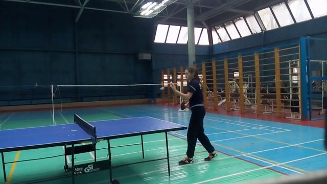 2. Наст теннис Подача толчком