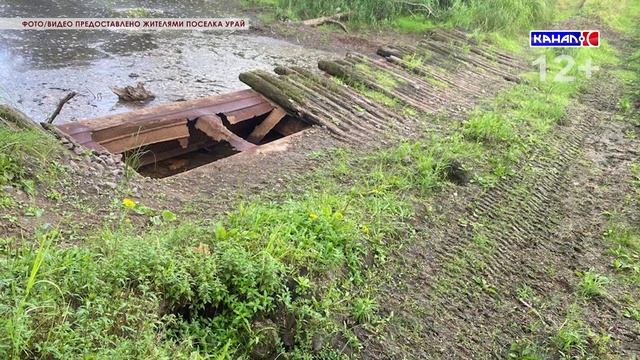 Умершую жительницу поселка Урай вывозили на болотоходе. О помощи жители обращаются к Губернатору