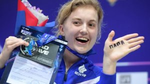 Сменившую гражданство пловчиху Сподаренко лишили половины зарплаты в Казахстане