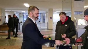 Братчане продолжают вставать на защиту Родины: ещё пятерых добровольцев проводили от администрации