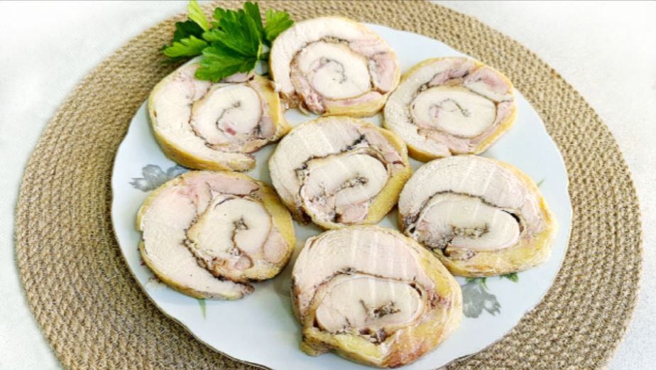 Очень вкусный РУЛЕТ из целой КУРИЦЫ! Пошаговый рецепт!