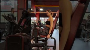 Разведение ног в тренажере