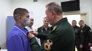 Директор Росгвардии Виктор Золотов вручил ордена Мужества бойцам - участникам спецоперации.