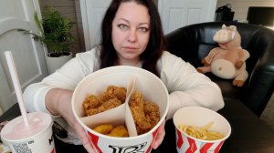 Мукбанг Ростикс Крылья острые, Наггетсы, Маэстро Бургер острый, Милкшейк