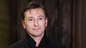 Сергей Безруков подал в суд из-за продажи масок с его лицом