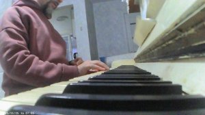 Для нормального исполнения вынужден транспонировать песню из Ми-минора в Ля-минор