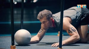 Решается судьба команды - кто первым поставит последний шар?