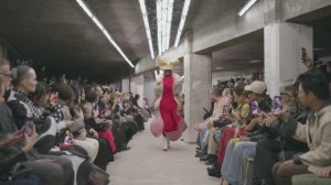 Показ женской коллекции Comme des Garçons весна-лето 2026