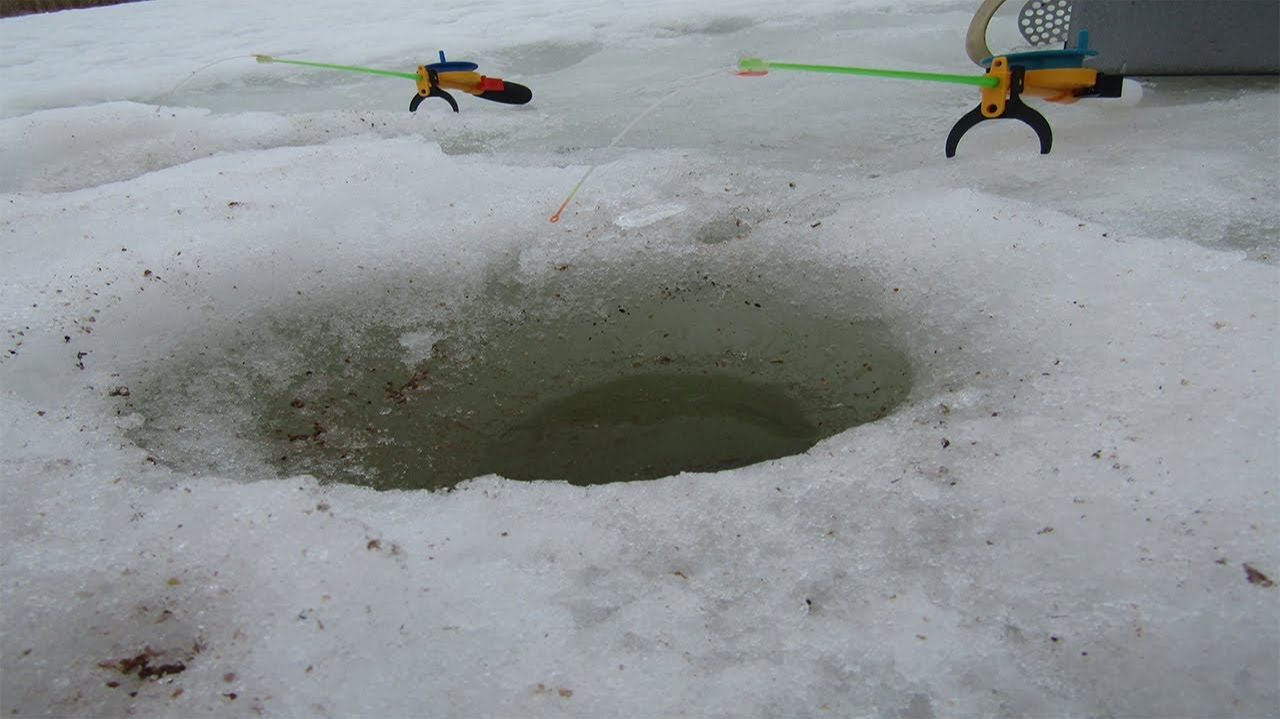 ПЛОТВА НЕ ХОЧЕТ УХОДИТЬ С ТОЧКИ (ПОДВОДНАЯ СЪЁМКА). ЛОВЛЯ ПЛОТВЫ ЗИМОЙ. ЗИМНЯЯ РЫБАЛКА