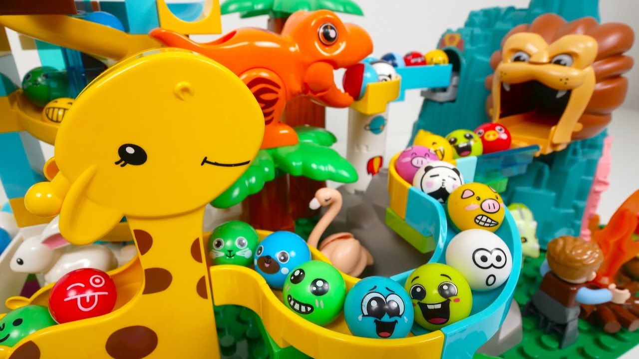 СТРОИМ ГОРКУ ДЛЯ ШАРИКОВ С ЖИРАФОМ КАТАЕМ ШАРИКИ ДЛЯ ДЕТЕЙ ДЕТСКИЙ КАНАЛ ИГРАЛКИ-ЗАЛИПАЛКИ