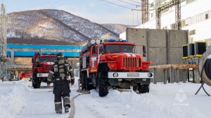 Камчатские пожарные тренировались тушить турбогенератор на стратегически важном объекте