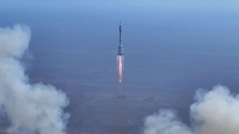 Китай запустил корабль "Шэньчжоу-22" для спасения тайконавтов