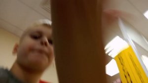 Весь день в торговом центре обошел все магазины