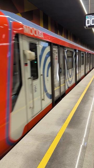 Поезд "Москва 2024" на станции "Корниловская" Троицкой линии