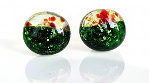 пусеты зеленые сверкающие из цветного ювелирного стекла ручной работы
