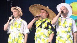 С большим успехом прошла шоу-программа «Круиз по хитам», подготовленная  хасанскими талантами