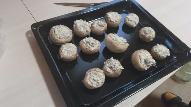 Шампиньоны запеченные в духовке смотреть онлайн