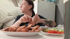 МУКБАНГ/КРЫЛЫШКИ ЗАПЕЧЁННЫЕ/ ОВОЩИ