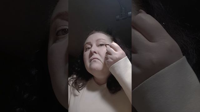 Рисуем стрелки черными тенями.
просто и красиво