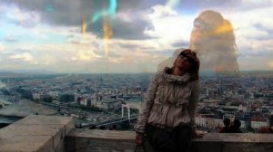 Первый друг и первый враг постель .