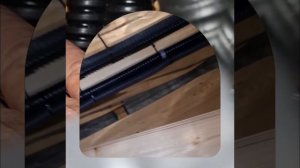 1000040978.mp4 (Собака смотрит на монтаж электропроводки (распайку р/коробок) в доме А-фрейм)