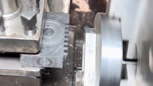 Специалист по токарным станкам