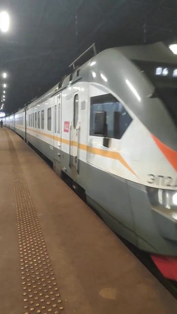 Электропоезд ЭП2Д на платформе Тестовская МЦД-4